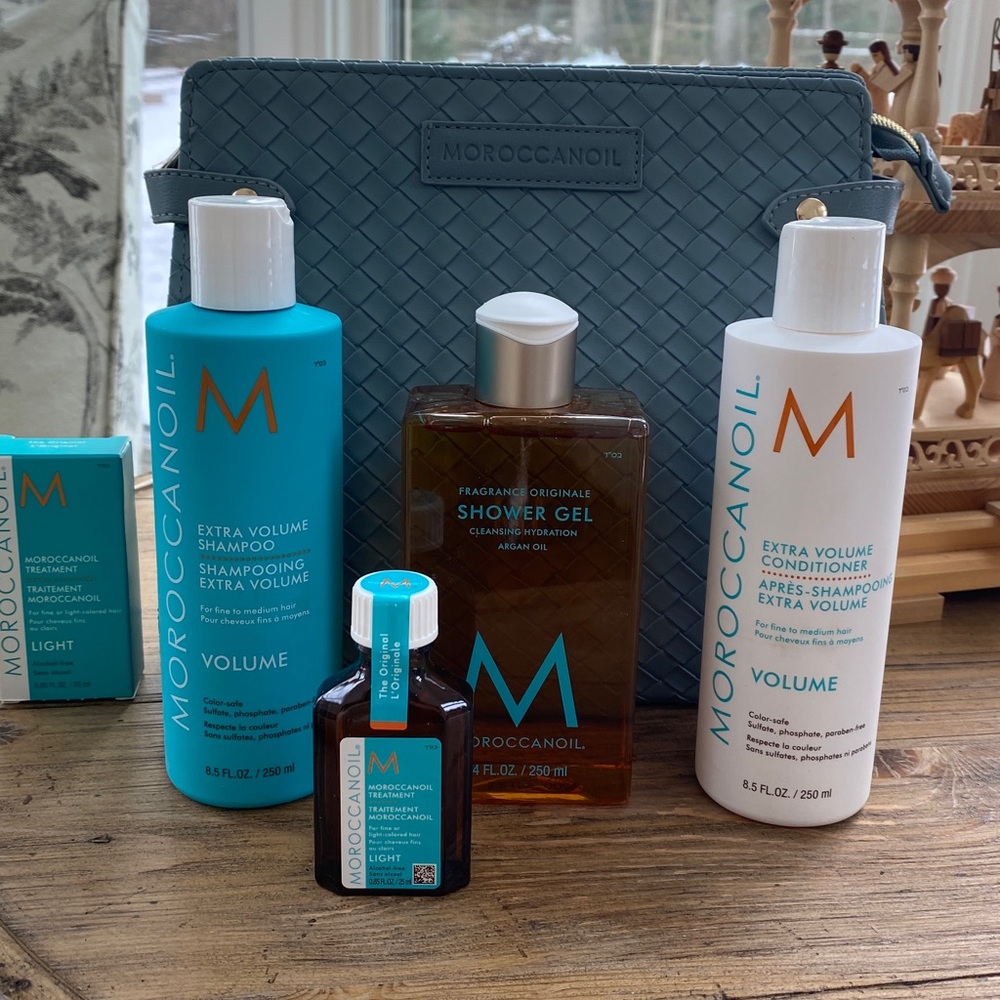Moroccanoil Gift Set in Woven Blue Bag